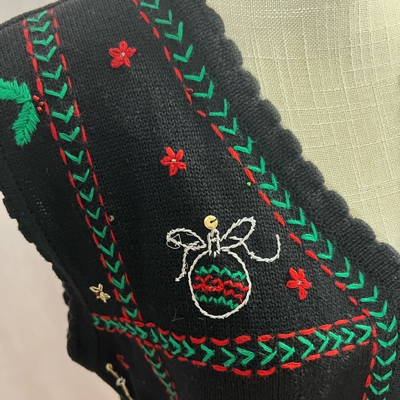 “Draper’s & Damon’s Christmas Vest - Picture 10 of 14